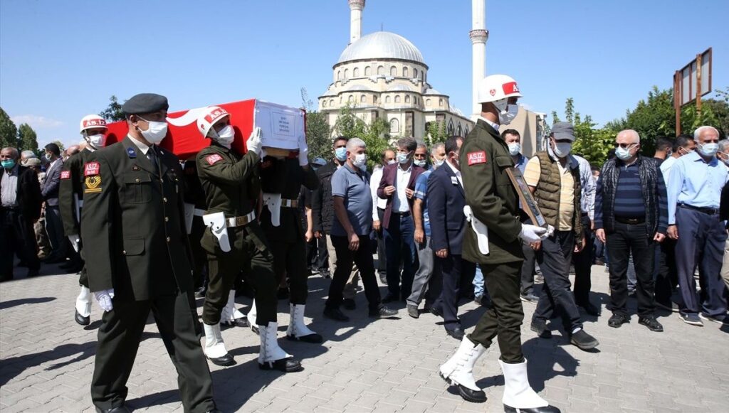 Şehit uzman çavuşa veda