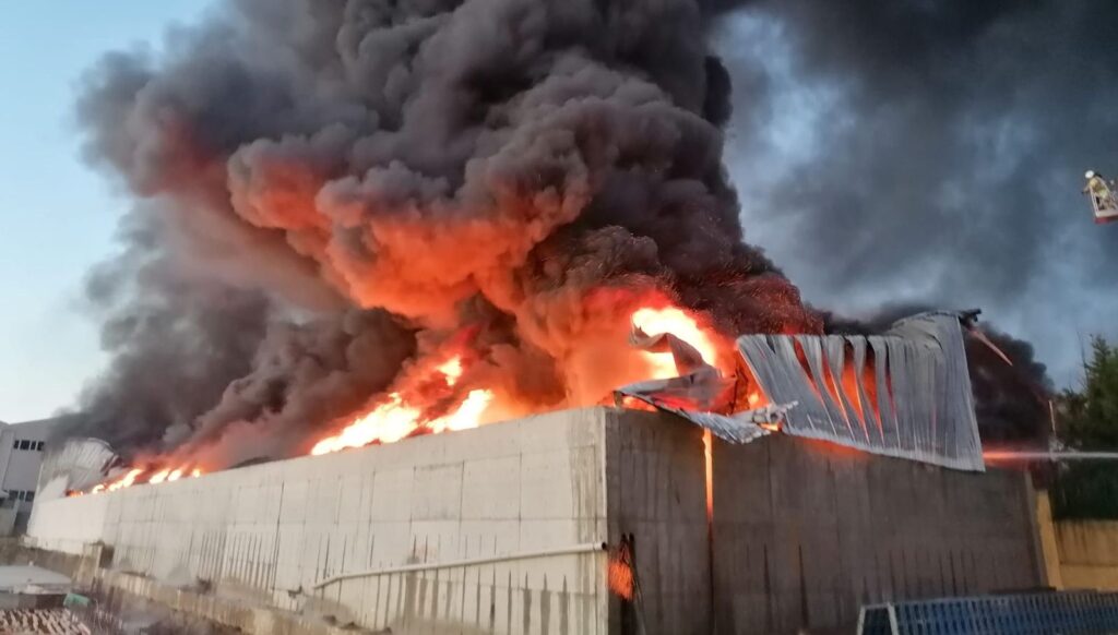 Silivri’de fabrika yangını