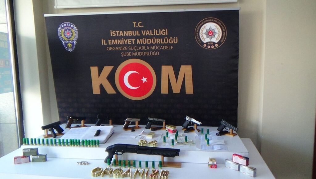 Site sakinlerine çöken çeteye operasyon: 23 gözaltı