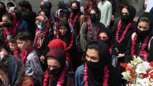 Taliban yönetiminden kaçan Afganistan Kadın Milli Futbol Takımı oyuncuları Pakistan’a gitti