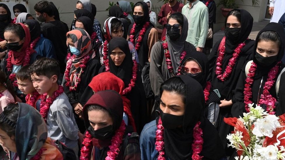 Taliban yönetiminden kaçan Afganistan Kadın Milli Futbol Takımı oyuncuları Pakistan’a gitti
