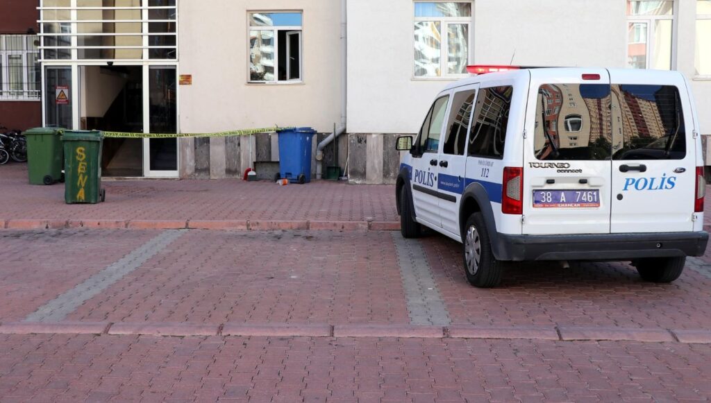 11. kattan düşen çocuk hayatını kaybetti