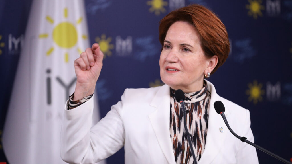 Akşener: Vatandaşlarımıza destek olmak yerine bir grup müteahhidi zengin edenler tarafından yönetiliyoruz