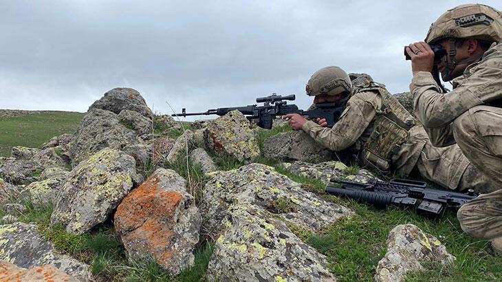 Ardahan’da teröristlerin malzeme dolu sığınağı imha edildi