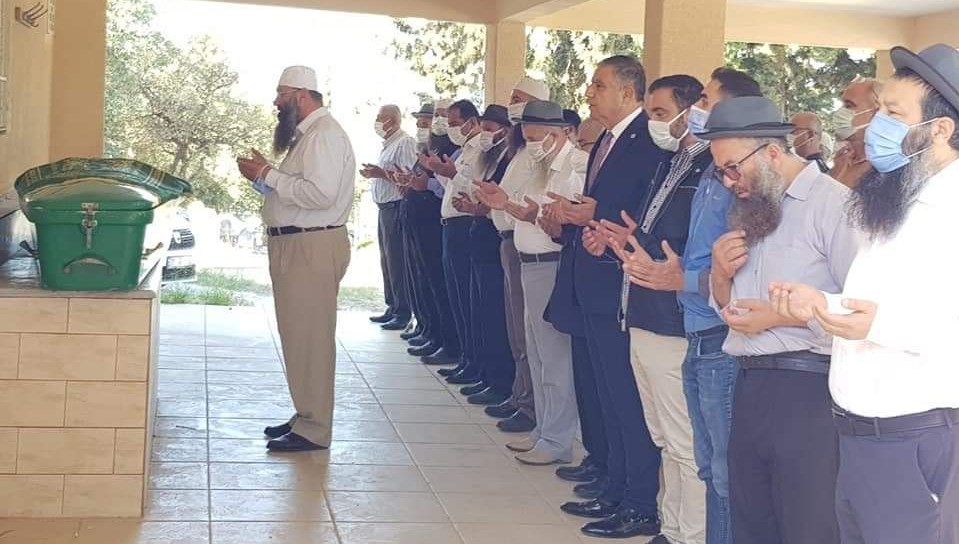 Aşı olmayan 8 aylık hamile corona virüse yenildi