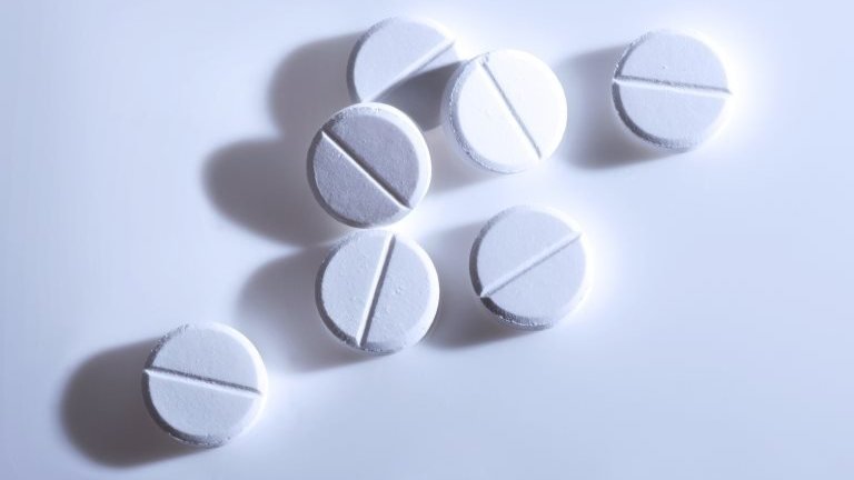 Aspirin: ABD’li uzmanlara göre 60 yaş üstü kişilerin her gün aspirin kullanması iç kanama riskini artırıyor