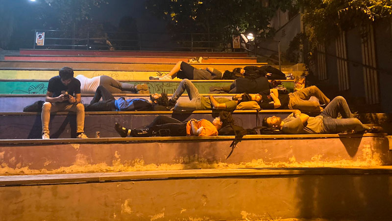 Barınamıyoruz Hareketi’nden Bakan Kasapoğlu’na: Yurt ayarlayacak mısınız yoksa sokaklarda, parklarda, kampüslerde mi yatalım?