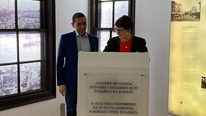 BioNTech’in kurucuları Türeci ve Şahin, Selanik’te Atatürk Evi’ni ziyaret etti