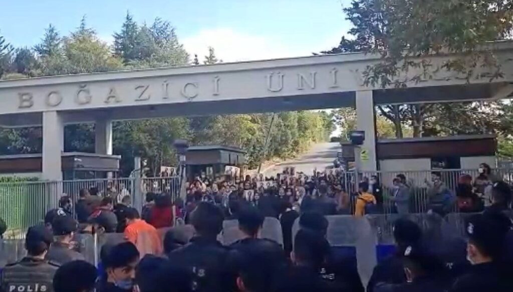 Boğaziçi Üniversitesi’nde protesto: 14 kişi gözaltında
