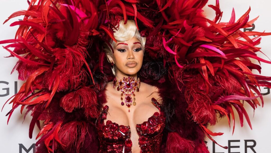 Cardi B’den estetik iddialarına yanıt