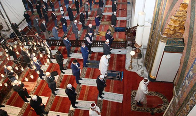 Diyanet’in seccade fiyatı asgari ücreti solladı