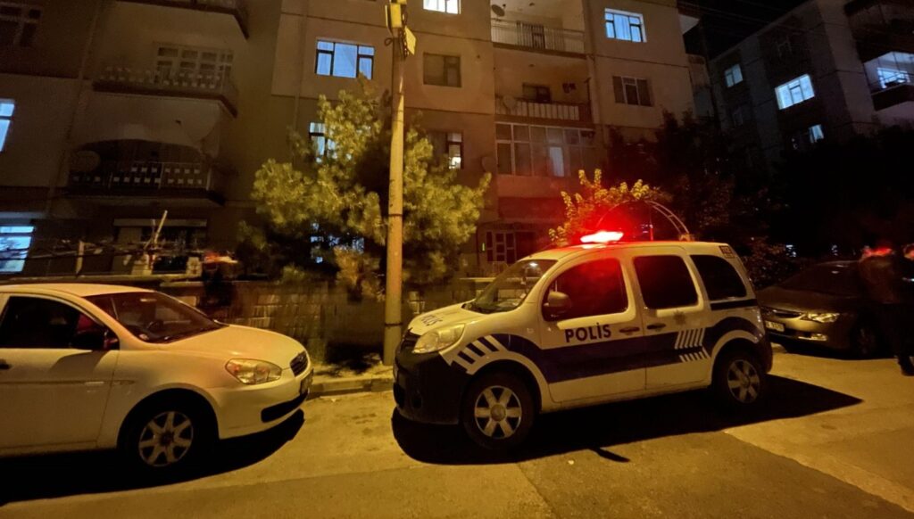 Emekli öğretmen, tartıştığı karısını başından silahla vurarak öldürdü