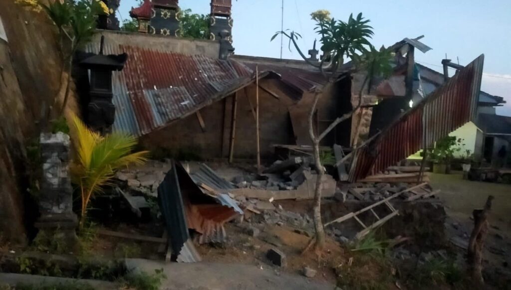 Endonezya’da 4,8 büyüklüğünde deprem: 3 ölü, 7 yaralı