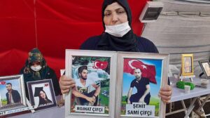 Evlat nöbetindeki anne: Gel oğlum, teslim ol