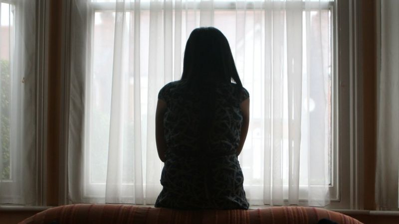 İngiltere ve Galler’de giderek artan oranda ev içi şiddet dosyaları yargıya gidemeden kapatılıyor