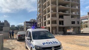 İş güvenliği için file çekerken 10’uncu kattan düşüp hayatını kaybetti