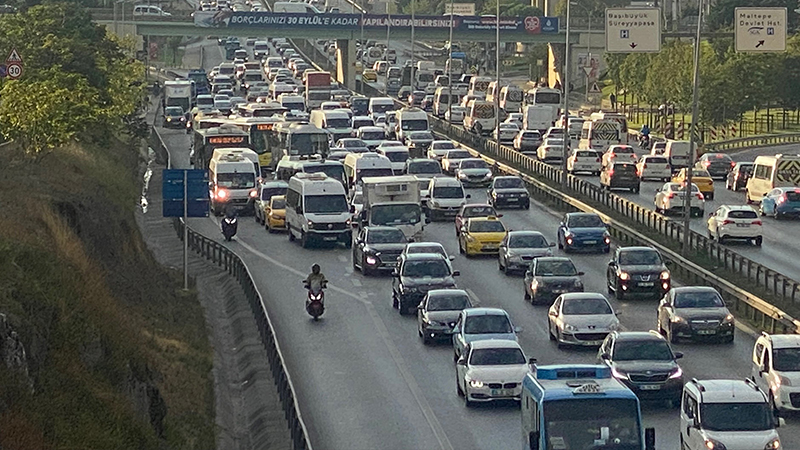 İstanbul’da trafik yoğunluğu yüzde 69’a ulaştı