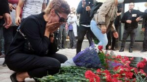 İzmir’de, depremde kaybedilen 117 kişi anıldı