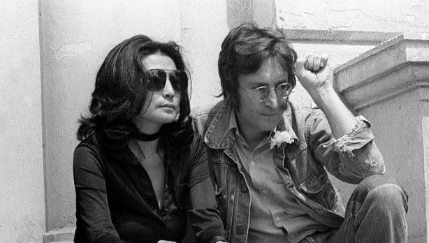 John Lennon’ın yayınlanmamış ses kaydının olduğu kaset açık artırmada satıldı