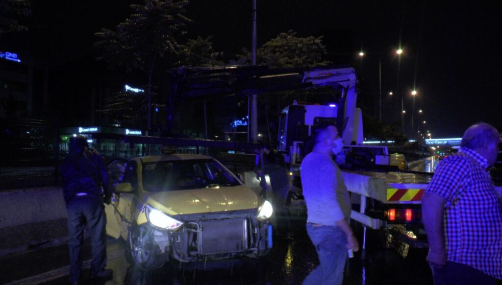 Kadıköy’de zincirleme trafik kazası: 4 yaralı