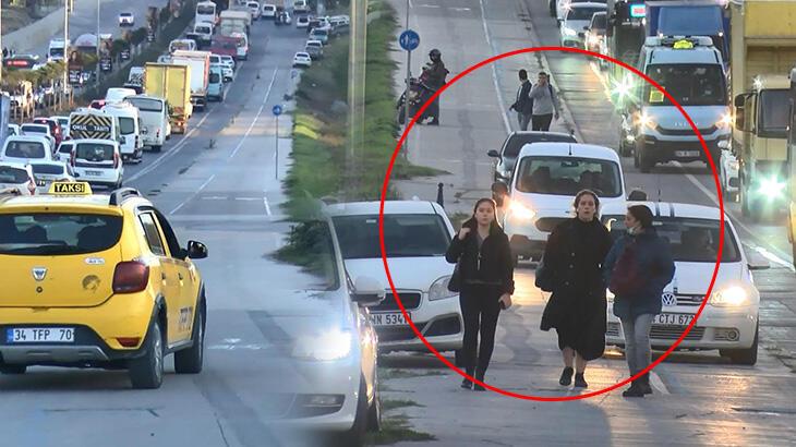 Kaldırımı 3’üncü şerit yaptılar! Yayalardan da yol istediler