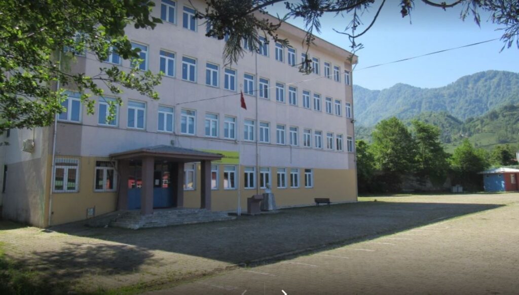 Kemalpaşa’da ‘kaymakam öğretmeni sınıftan kovdu’ iddiası