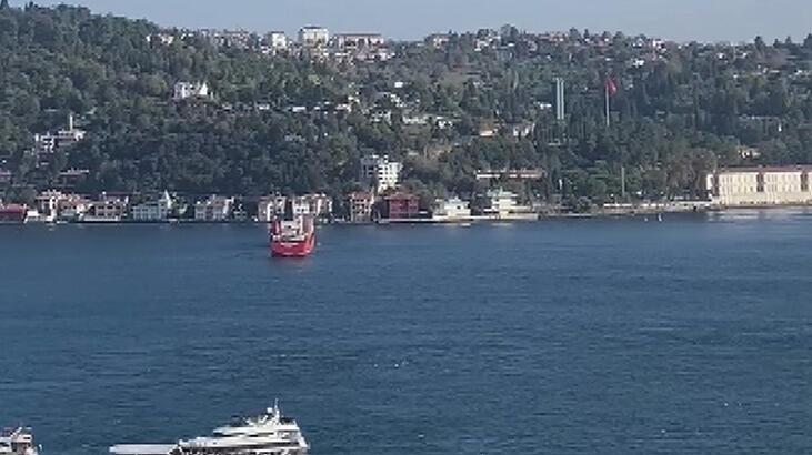 Makine arızası yapan yük gemisi İstanbul Boğazı’na demir attı