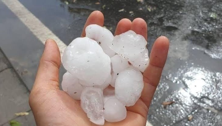 Osmaniye’de ceviz büyüklüğünde dolu yağdı