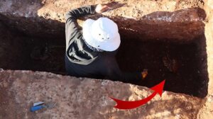 Perre Antik Kenti’ndeki kazılarda 1500 yıllık insan iskeletleri  bulundu