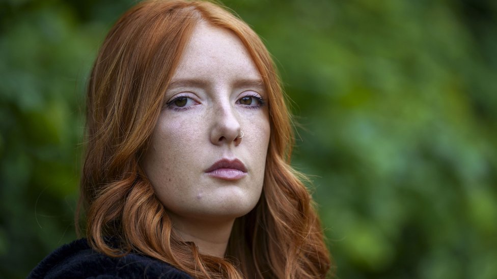 Sarah Everard anmasında gözaltına alınan kadın, Tinder’da 50 polisin kendisiyle iletişime geçtiğini söyledi