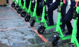 Ümraniye’de scooter faciası: İETT aracını altında kalıp metrelerce sürüklendi