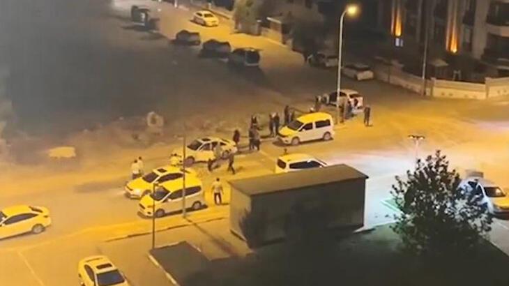 Yolda karşılaşan husumetli iki grup arasında taşlı sopalı kavga! Yaralılar var