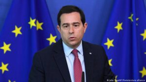 Yunan Bakan batan göçmen botundan Türkiye’yi sorumlu tuttu