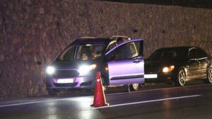 Akılalmaz olay! Otomobilin savurduğu taş otobüsteki yolcunun başına isabet etti