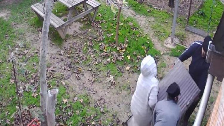 Arnavutköy’de kömür sobasını çalan hırsızlar kamerada
