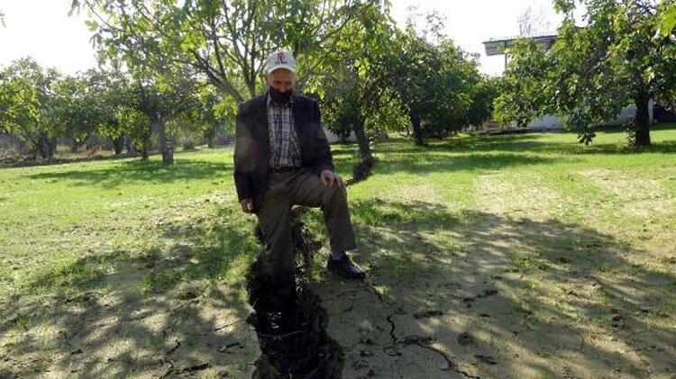 Aydın’da arazilerde oluşan çatlakların sayısı artıyor