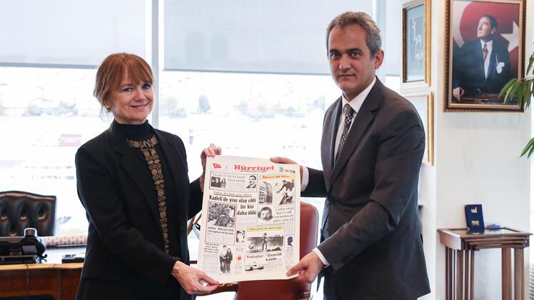 Bakan Özer, medya lisesi çalışmalarını yerinde inceledi 