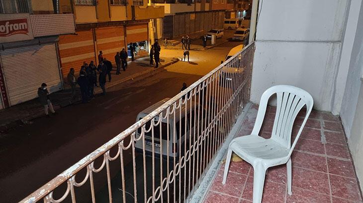 Balkonda otururken kurşunların hedefi oldu