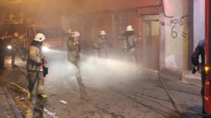 Beyoğlu’nda ev sahibi ile tartışan Suriyeliler iki gecekonduyu ateşe verdi