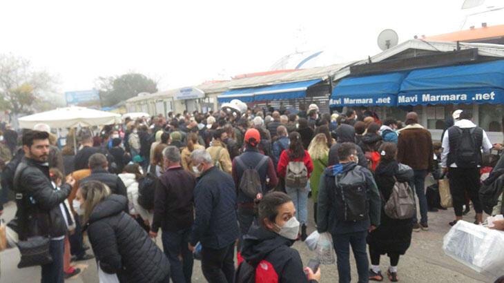 Bostancı’daki Adalar İskelesi’nde ‘sis’ yoğunluğu