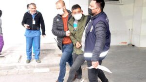 Çaldığı araçla polisten kaçarken kaza yapınca yakalandı