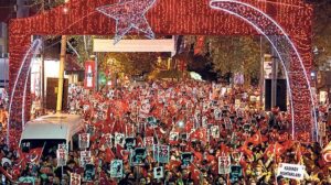 Cumhuriyet ışığı geceyi aydınlattı