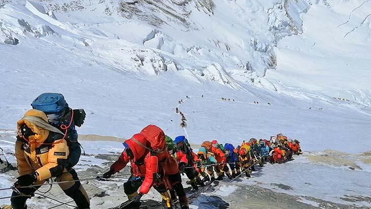 Defalarca Everest’e tırmanan adam, şaşkına çeviriyor