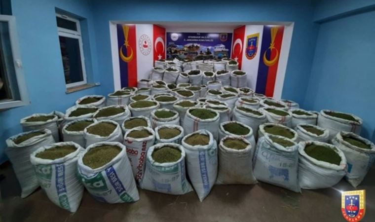 Diyarbakır’da ele geçirildi: 1 ton 867 kilogram toz esrar!