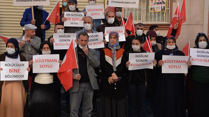 Evlat nöbetindeki ailelerden Bakan Soylu’ya pankartlı kutlama