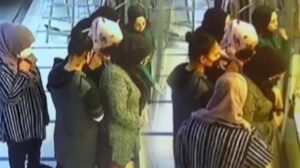 Fatih’te bir kadının etrafını sarıp altınlarını çaldılar!