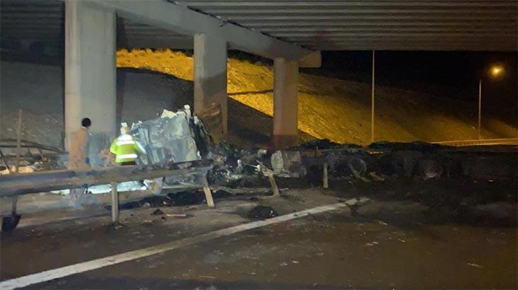 Feci son! Köprüden düşen TIR alev alev yandı