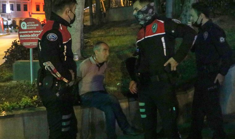 ‘Gel sana sarılayım’ deyip kalçasından bıçakladı