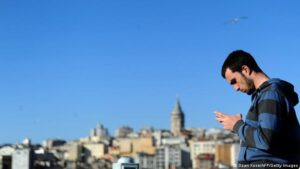 Gençlik araştırması: “Her 3 gençten 1’i seçimlere katılmayabilir”