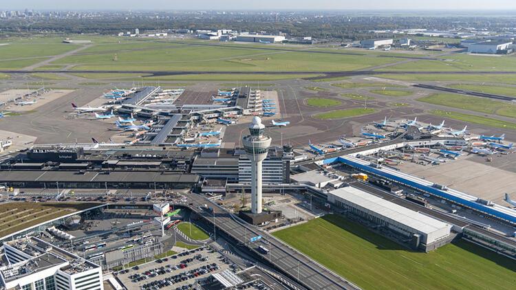 Hollanda’da Omicron alarmı! Askeri polis uçağa baskın düzenledi